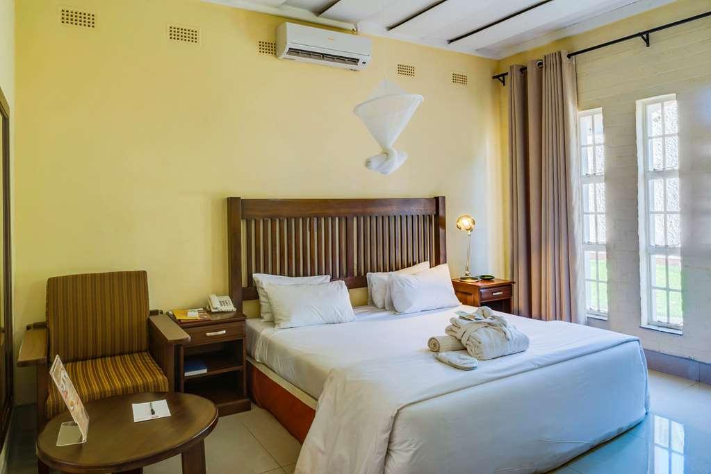 Kadoma Hotel & Conference Centre Номер фото