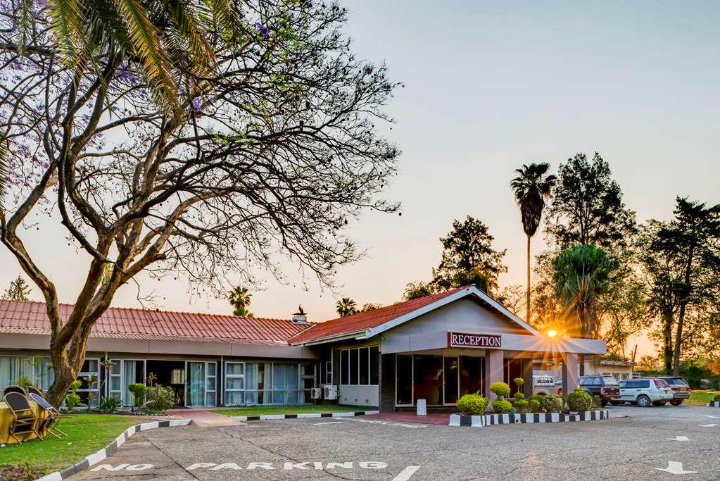 Kadoma Hotel & Conference Centre Екстер'єр фото
