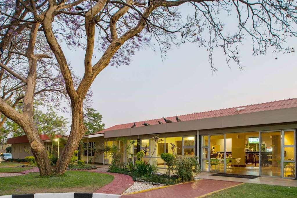 Kadoma Hotel & Conference Centre Екстер'єр фото