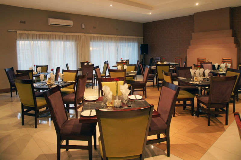 Kadoma Hotel & Conference Centre Екстер'єр фото
