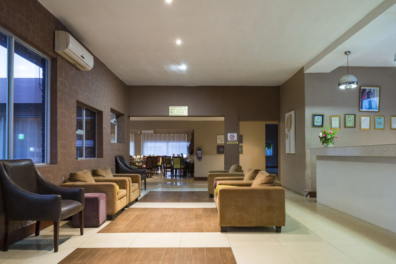 Kadoma Hotel & Conference Centre Екстер'єр фото