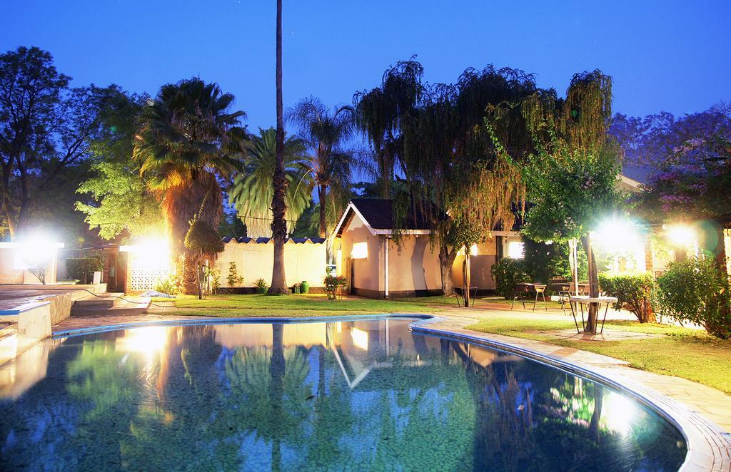 Kadoma Hotel & Conference Centre Екстер'єр фото
