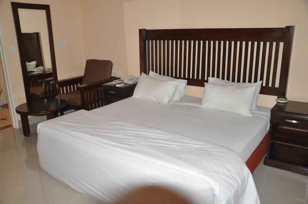 Kadoma Hotel & Conference Centre Екстер'єр фото