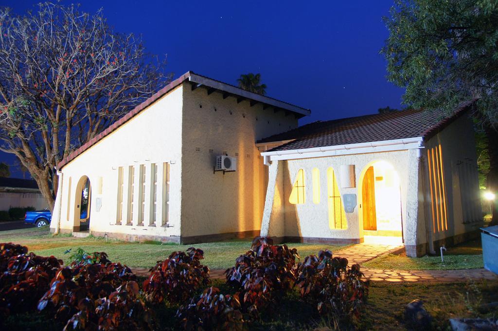Kadoma Hotel & Conference Centre Екстер'єр фото