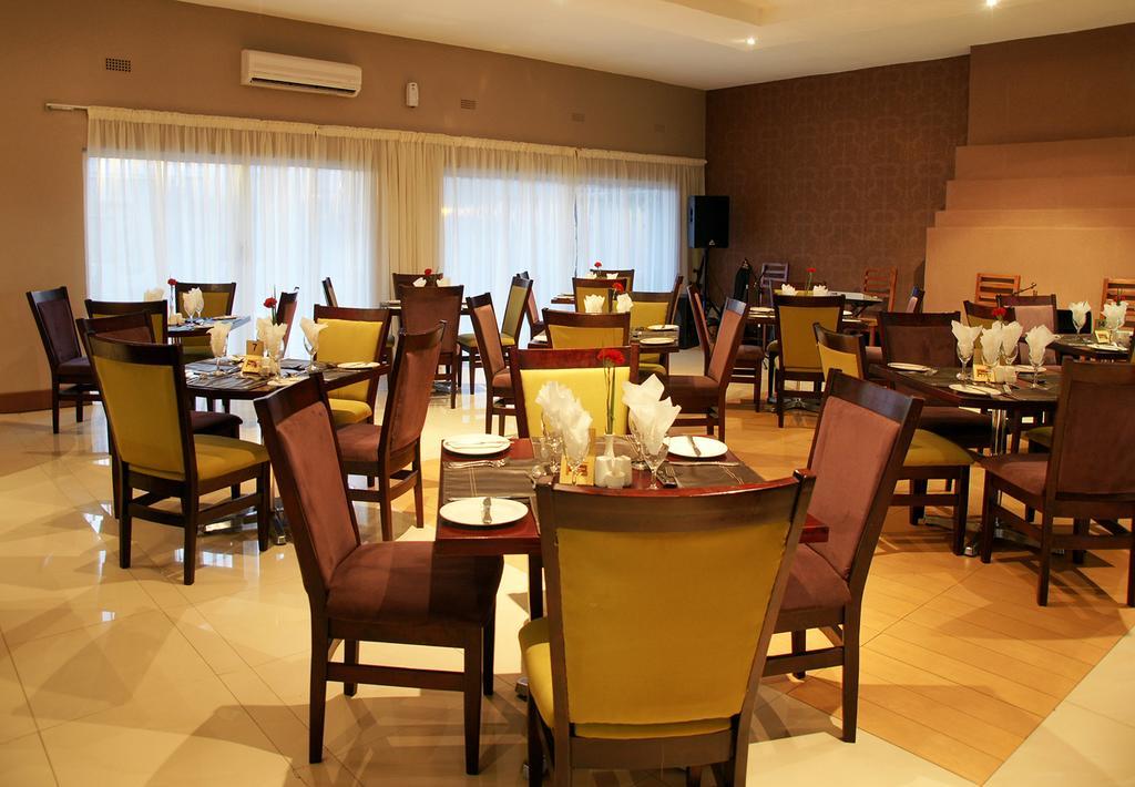 Kadoma Hotel & Conference Centre Екстер'єр фото