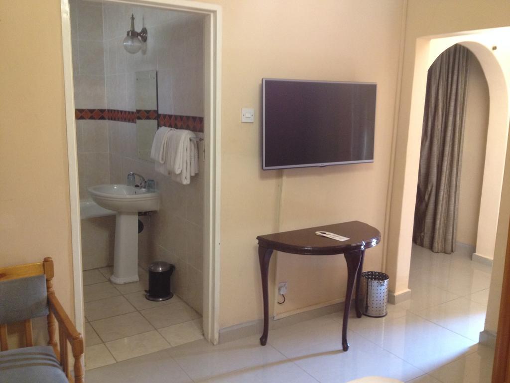 Kadoma Hotel & Conference Centre Екстер'єр фото