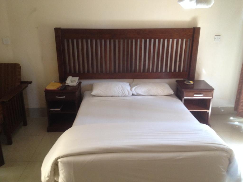 Kadoma Hotel & Conference Centre Екстер'єр фото