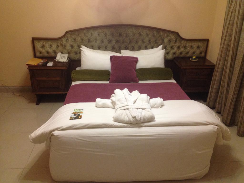 Kadoma Hotel & Conference Centre Екстер'єр фото