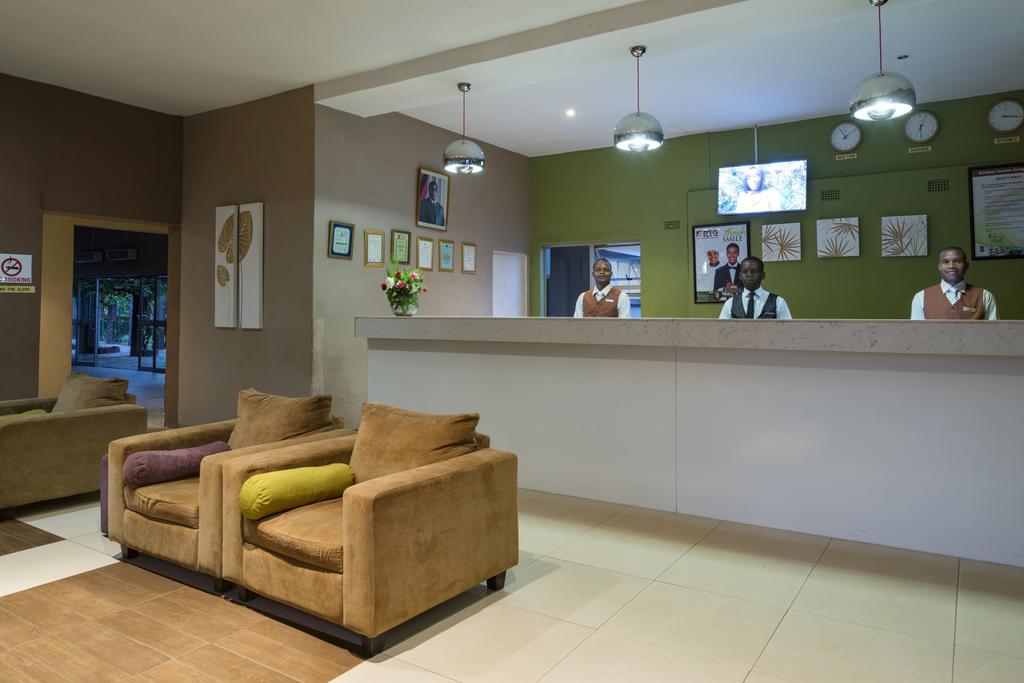 Kadoma Hotel & Conference Centre Екстер'єр фото