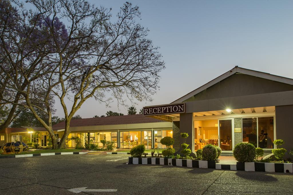 Kadoma Hotel & Conference Centre Екстер'єр фото