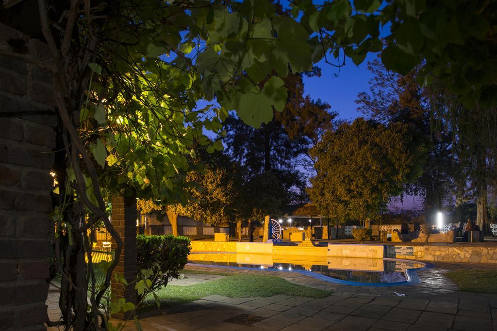 Kadoma Hotel & Conference Centre Екстер'єр фото