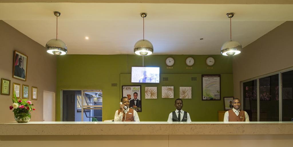 Kadoma Hotel & Conference Centre Екстер'єр фото