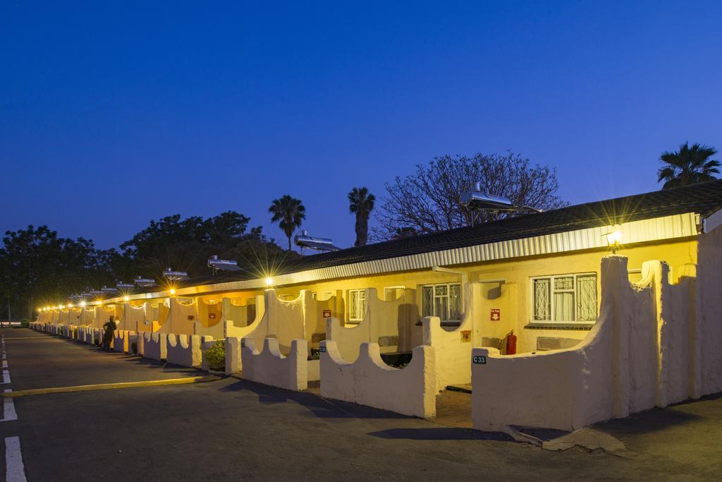Kadoma Hotel & Conference Centre Екстер'єр фото