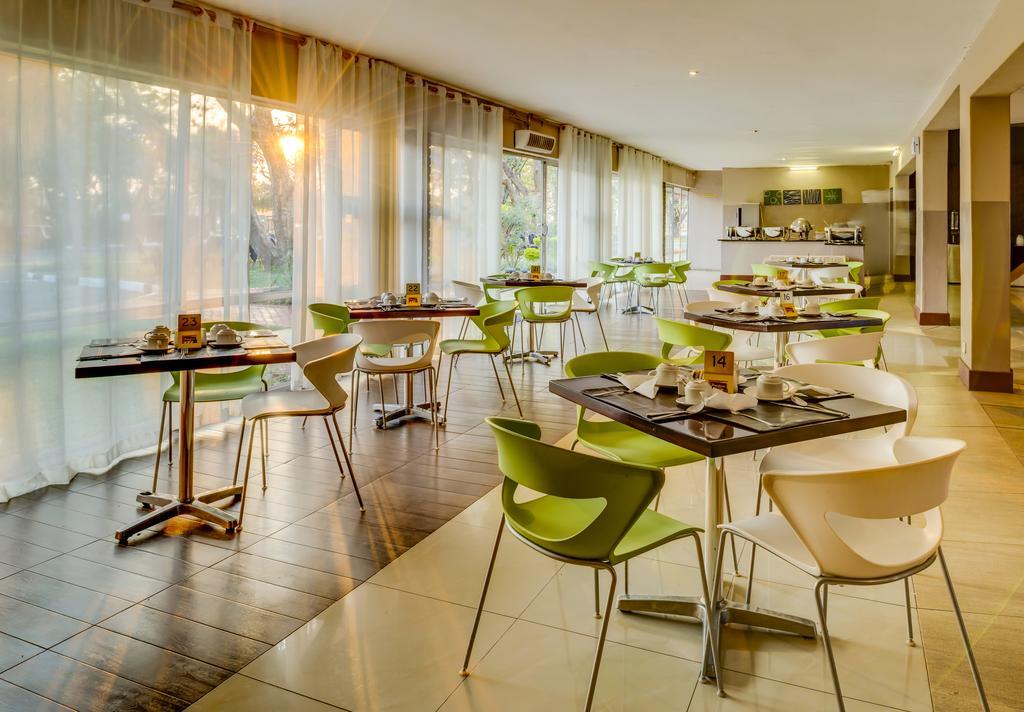 Kadoma Hotel & Conference Centre Екстер'єр фото