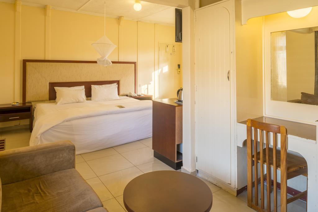 Kadoma Hotel & Conference Centre Екстер'єр фото
