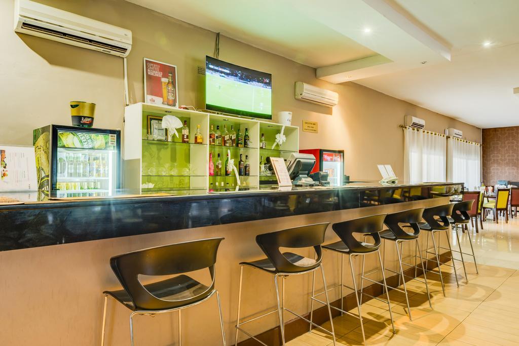 Kadoma Hotel & Conference Centre Екстер'єр фото