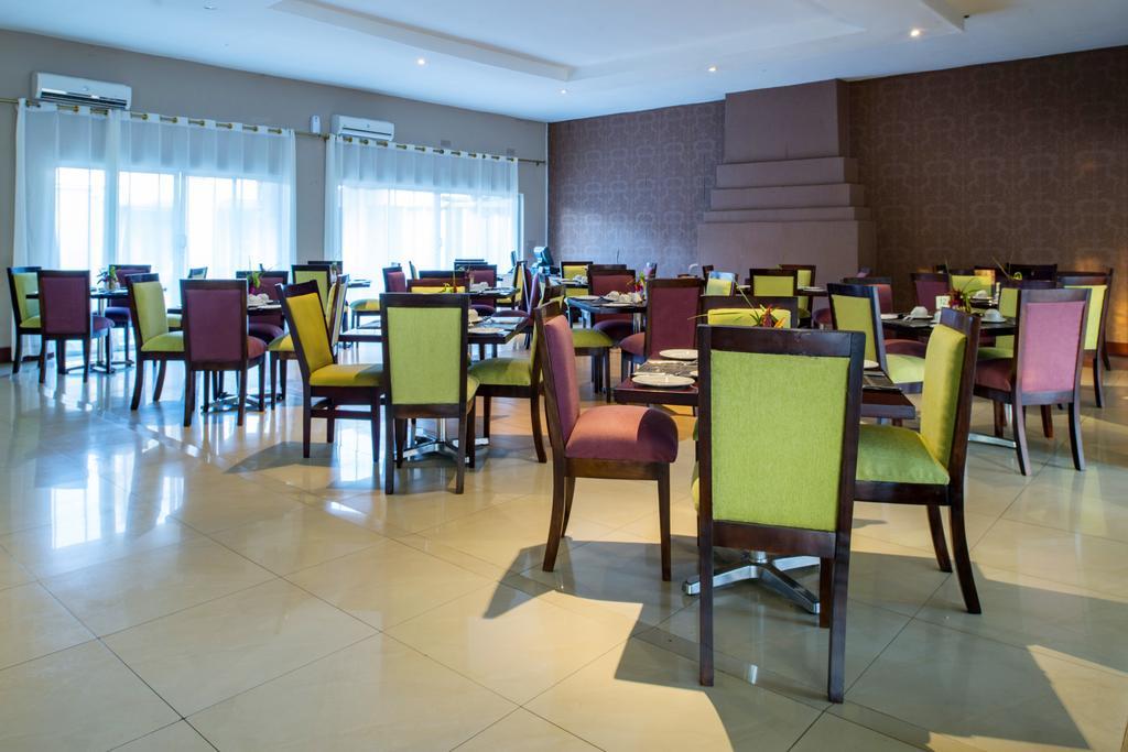 Kadoma Hotel & Conference Centre Екстер'єр фото