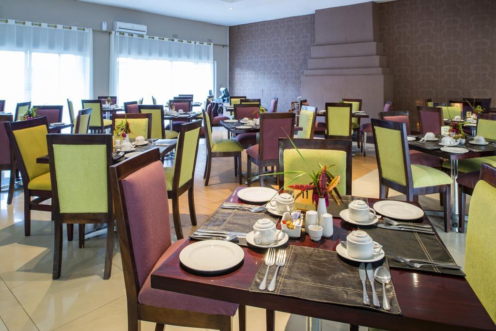 Kadoma Hotel & Conference Centre Екстер'єр фото