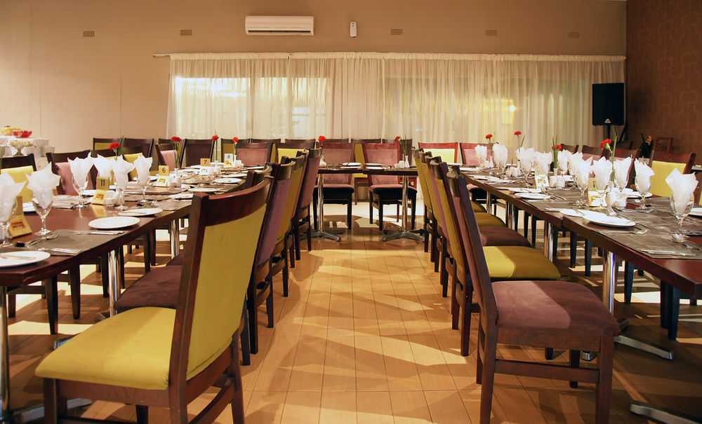 Kadoma Hotel & Conference Centre Екстер'єр фото